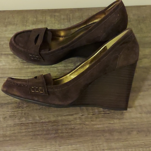 Coach - Picture 2 of 3